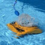 Robot limpiafondos piscinas y fuentes Dolphin W20 - Imagen 2