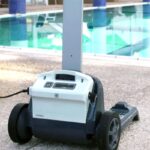 Robot limpiafondos piscinas y fuentes Dolphin W20 - Imagen 3